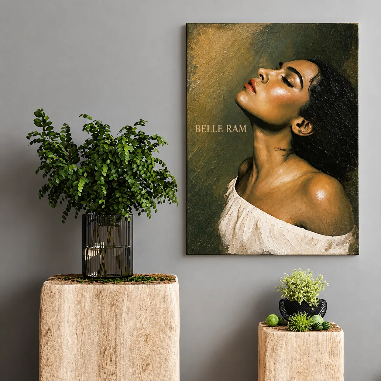 Portrait à l'huile accroché dans un intérieur contemporain